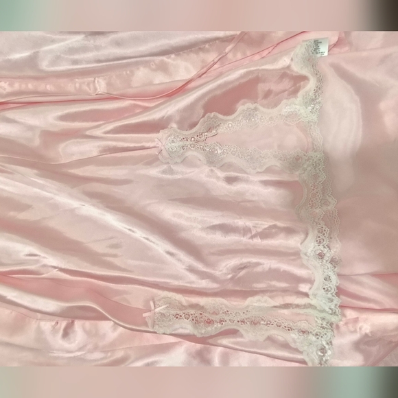 Elegant Pink Satin Nightgown - Picture 4 of 9